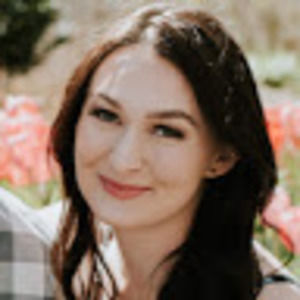 Meet your Posher, Caitlin